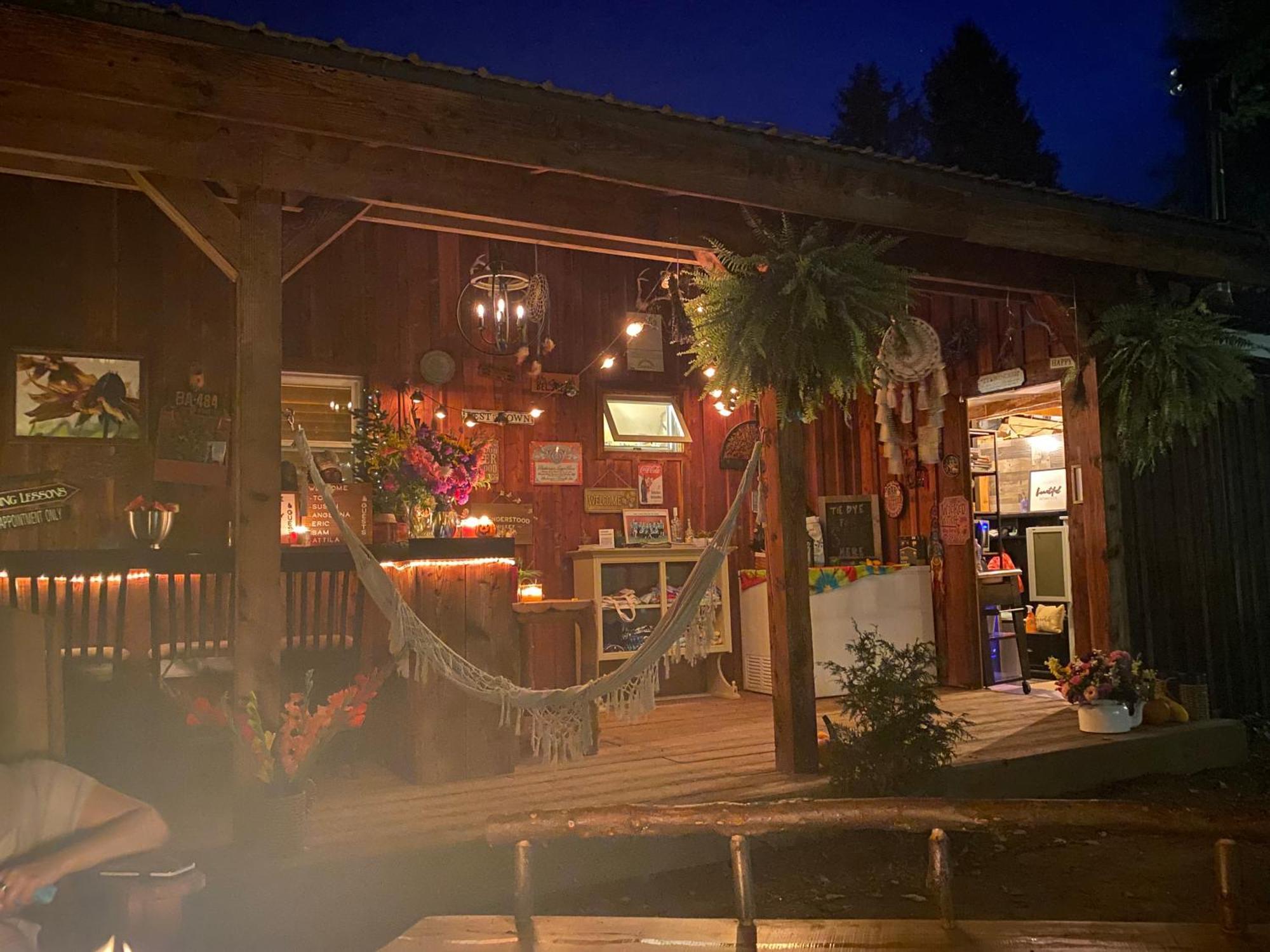 Angie's Country Non Electric Rustic In The Woods Provide The Linens Self Check In Access To Hot Shared Hot Tub Campeggio *