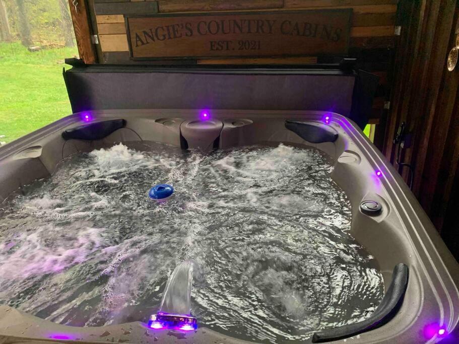 Angie's Country Non Electric Rustic In The Woods Provide The Linens Self Check In Access To Hot Shared Hot Tub Campeggio Fredonia