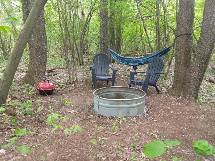 Angie's Country Non Electric Rustic In The Woods Provide The Linens Self Check In Access To Hot Shared Hot Tub *